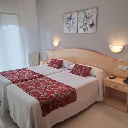 Pension Playa Mar Cachadinas Балеа Экстерьер фото